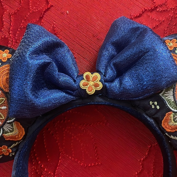 Disney Parks EPCOT Norway Minnie Mouse Ears headband - Picture 4 of 5